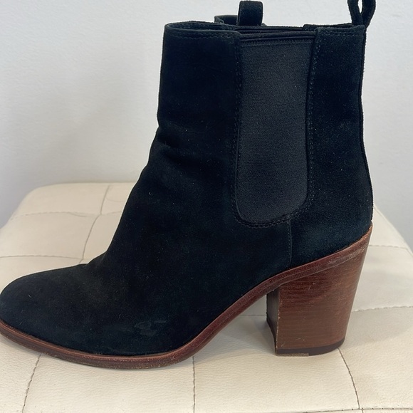 Women’s 9.5 Vince Vero Cuoio Ankle Bootie Black Suede Heel Fall Boots - Picture 4 of 6